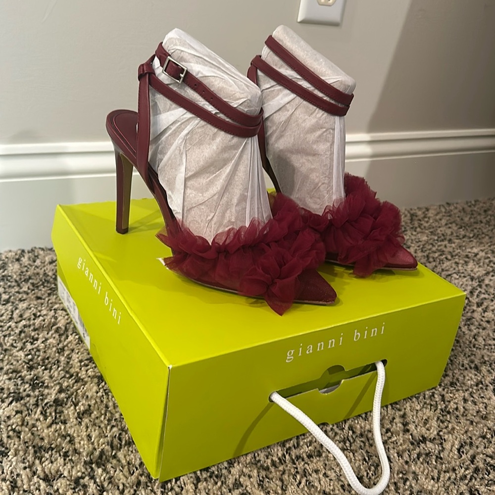 Gianni Bini Burgundy heels